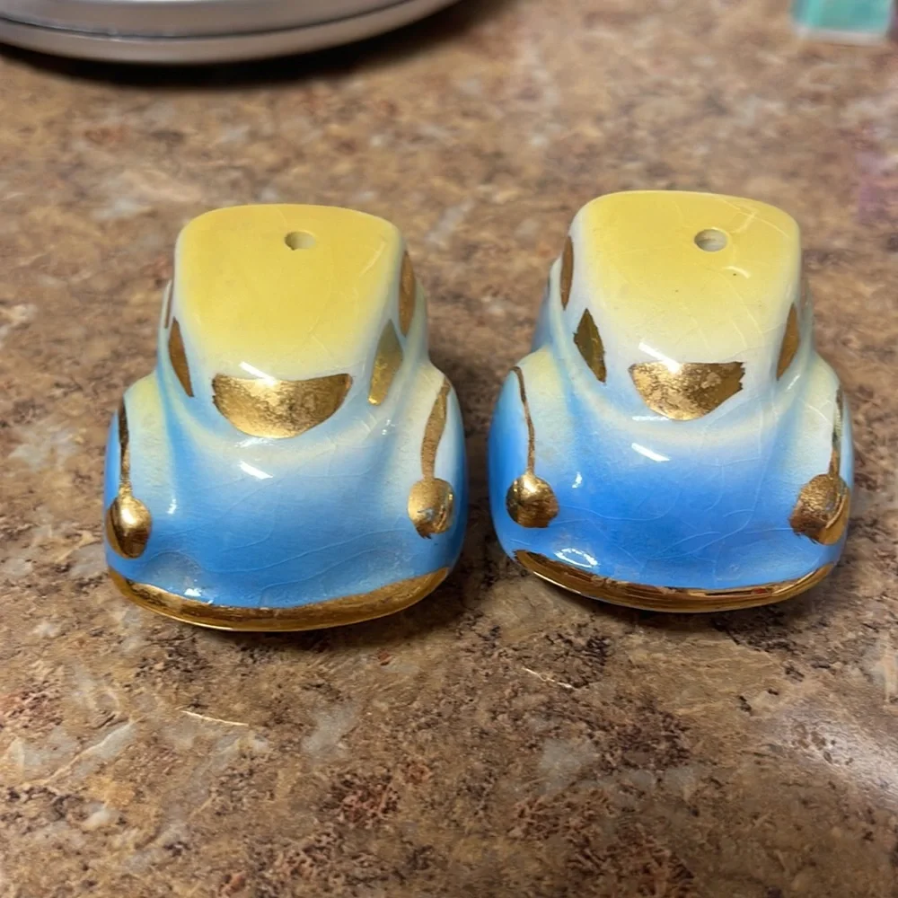 Vintage Car Salt and Pepper Shaker Set
